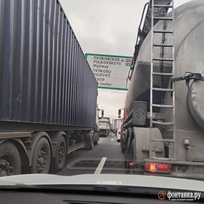 КАД у Пулково резко побагровел из-за временного перекрытия | Источник: читатель «Фонтанки»