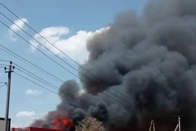 Пожар на складе в Батайске оставил без света часть города