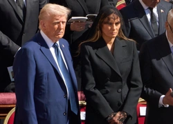 Как Мелания Трамп оказалась в день своего 55-летия в трауре на главных похоронах
