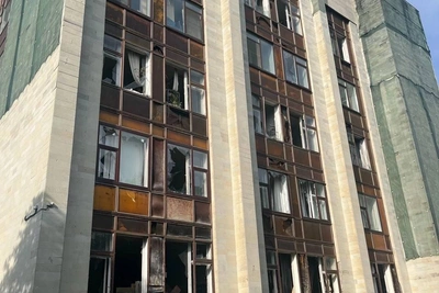 В здании СПбГУ в Петергофе выбило стёкла