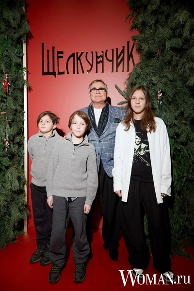 Дмитрий Дибров с сыновьями