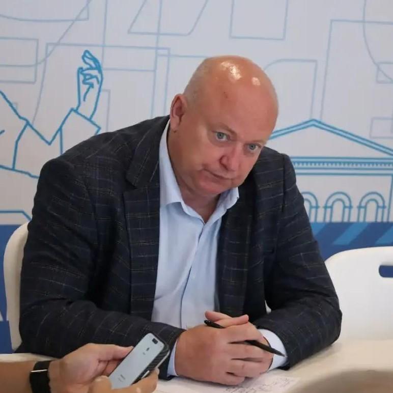 <p>Андрей Красов</p>