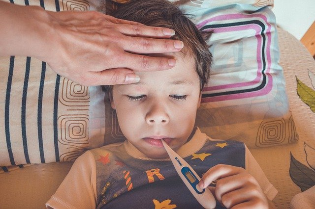 Почему омикрон представляет большую опасность для детей?