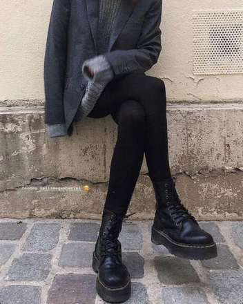 Самая ходовая плотность колготок&nbsp;— 50–70 den | Источник: ru.pinterest.com