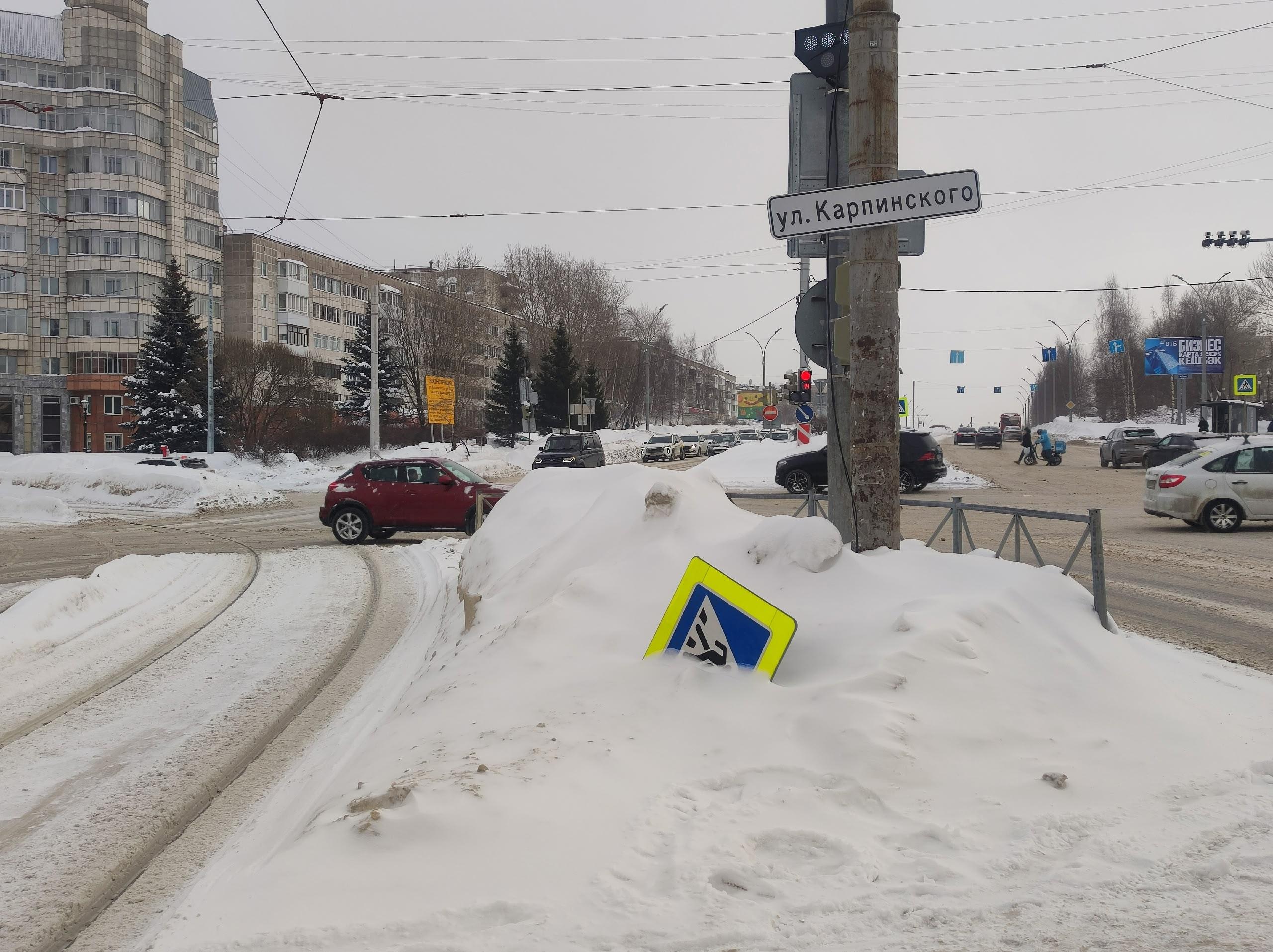 В Перми сильный ветер срывает дорожные знаки — Андрей Шихов рассказал, когда утихнет стихия