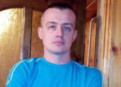 Май Абрикосов публично флиртует с приятельницей