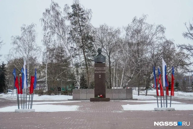 В сквере им. Карбышева омичи делали захоронения  | Источник: Евгений Софийчук / NGS55.RU 