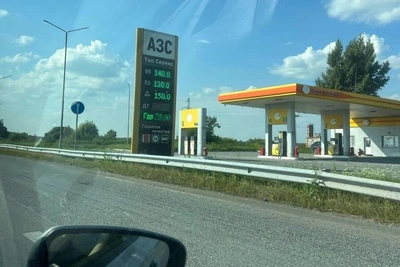 140 рублей за литр: тюменец заснял цены на заправке в Заводоуковске