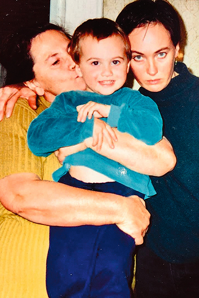 С мамой и сыном Георгием, середина 90-х