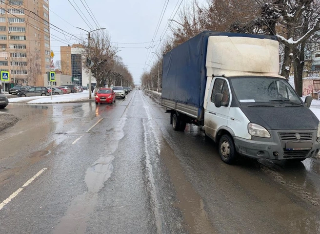 Опубликованы фотографии с места смертельного наезда на женщину на улице Есенина | ya62.ru