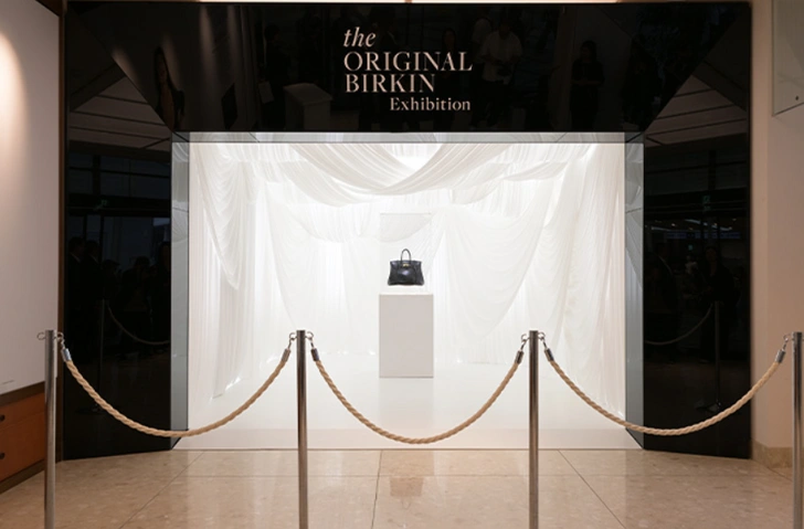 Сумку Birkin, проданную за рекордные млн, выставили на всеобщее обозрение. Что в ней особенного? Сумку Birkin, проданную за рекордные млн, выставили на всеобщее обозрение. Что в ней особенного?