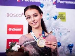 Падение первой: Щербакова неудачно исполнила тройной лутц на шоу Тутберидзе