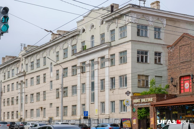 Резная лепнина когда-то украшала улицу | Источник: Булат Салихов / UFA1.RU