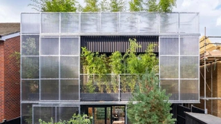 Жюри RIBA объявило проект Green House домом 2023 года