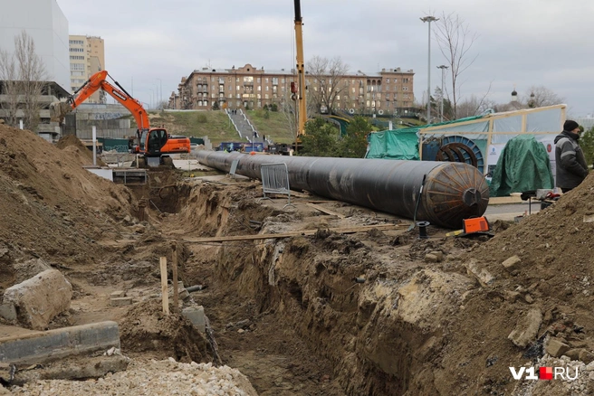 Пойма Царицы, в благоустройство которой вложили миллионы рублей, превратилась в большую стройплощадку | Источник: Алексей Волхонский