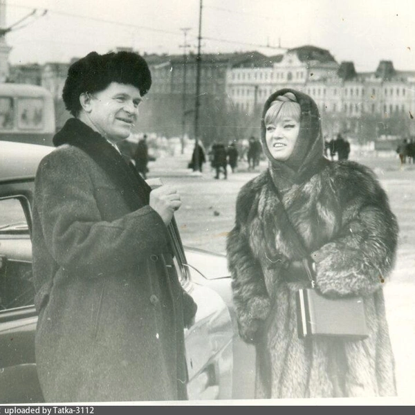 По словам автора фото, в тот день у Гурченко украли шапку в отеле | Источник: pastvu.com