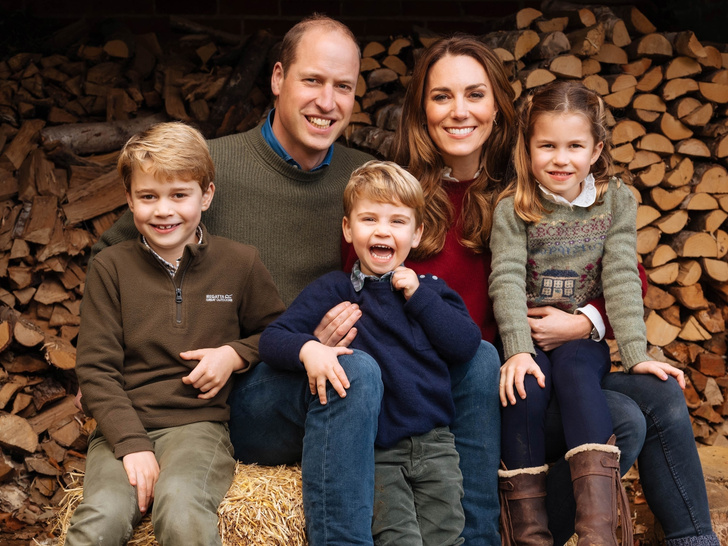 Счастье, дети и корги: 15 трогательных рождественских открыток королевской семьи