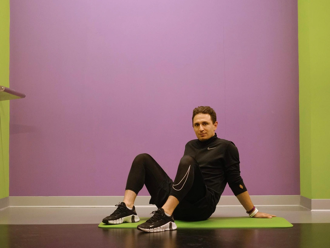 Утренняя зарядка: 3 упражнения, которые помогут проснуться | marieclaire.ru