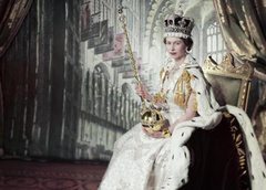 Главный наряд в жизни: удивительная история коронационного платья Елизаветы II