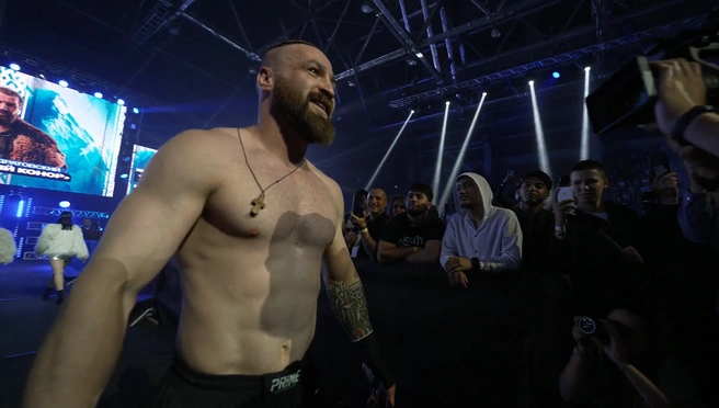 Надратовский был серьезно настроен на бой | Источник: PRIME FIGHTING LEAGUE / Vk.com