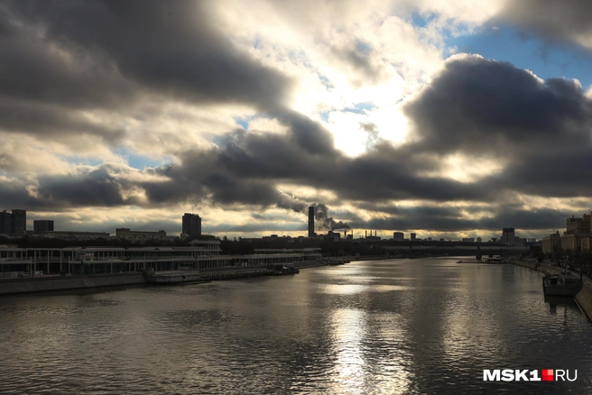 Район находится в Западной части и поэтому здесь можно застать живописный закат | Источник: Артем Устюжанин / MSK1.RU