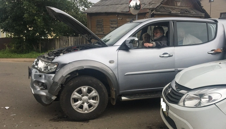 Фото с места ДТП, в которое попал Александр Ширвиндт