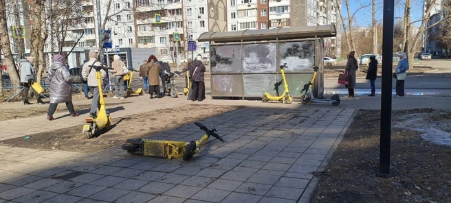 Припаркованы так себе | Источник: пользователь Карамболь / Чат Верещагин Сергей / Telegram