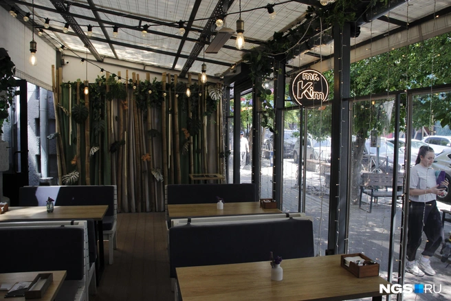 Заведению не помогла даже просторная веранда на самой оживленной ресторанной улице города  | Источник: Стас Соколов / NGS.RU