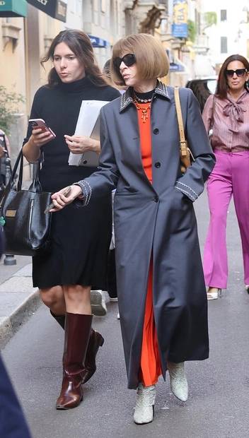 Анна Винтур вводит в моду оранжевый | marieclaire.ru