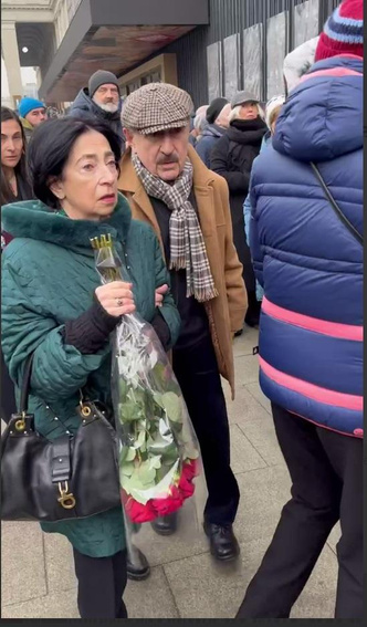 Алентовой стало плохо у гроба, а Машков не проронил ни слова: как прошло прощание с Александром Ширвиндтом