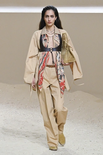 Идеальная база — брюки на осень-зиму 2025/26: лучшие модели у российских брендов Идеальная база — брюки на осень-зиму 2025/26: лучшие модели у российских брендов