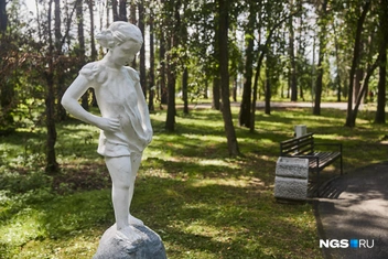 Скульптура «Девочка» вполне себе милая | Источник: Александр Ощепков / NGS.RU