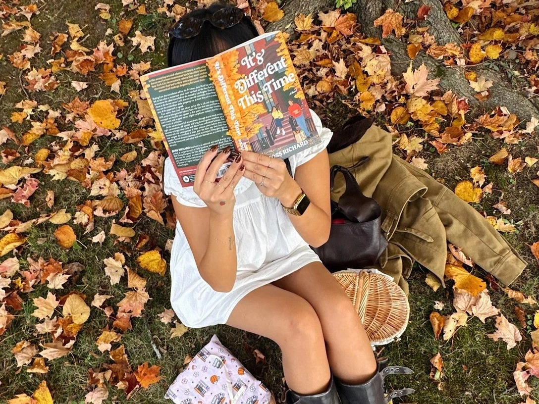 Что читать осенью: 15 теплых и вдохновляющих книг | marieclaire.ru