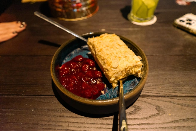 Читайте, как приготовить торт Наполеон в домашних условиях | Источник: Максим Бутусов / E1.RU