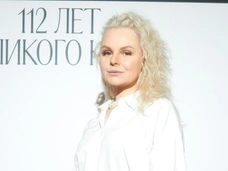 «Химиотерапия раз в год, облысение и отеки»: Алисе Вокс поставили диагноз как у Селены Гомес и Юлии Началовой