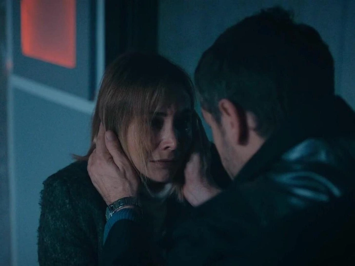 В турецком сериале «Ядовитый плющ» у каждой серии есть свой эпиграф. | Источник: Кадр из сериала «Ядовитый плющ»