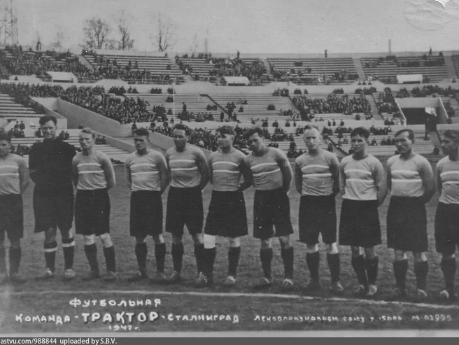 Дед блогера в конце 1940-х годов выступал за футбольный клуб «Трактор», позже переименованный в «Ротор» | Источник: из личного архива Евгения