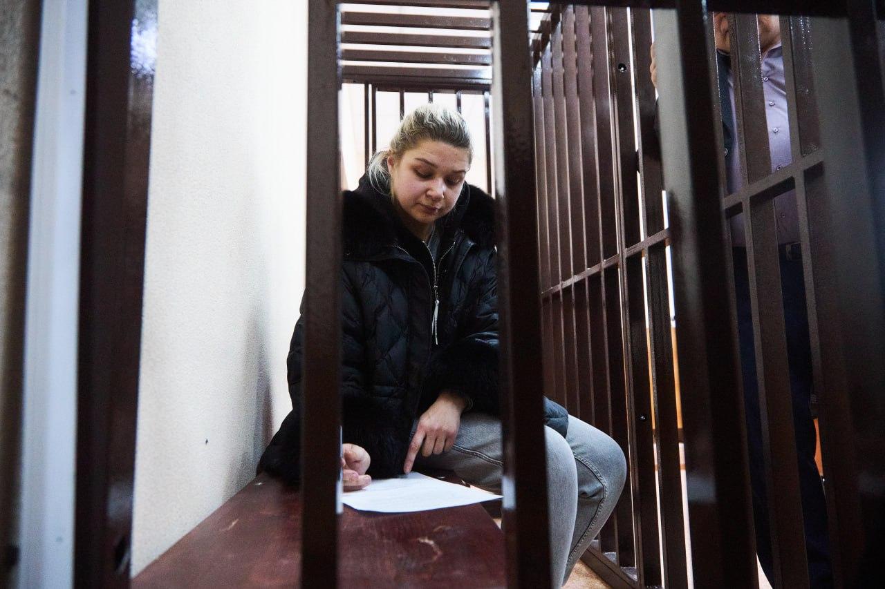 «Вы с помощью моих рук уничтожили бабушку и дедушку»: что ещё Екатерина Тархова написала в письме из СИЗО?