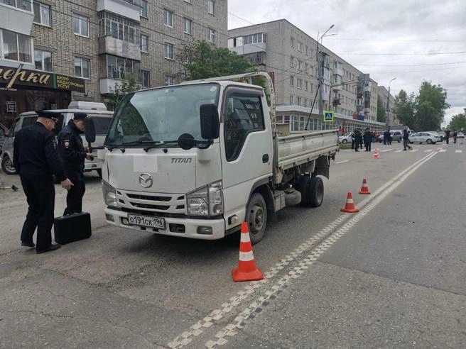 На оживленном пешеходном переходе в четыре полосы не было ни светофора, ни «лежачих полицейских» | Источник: ГИБДД по Свердловской области