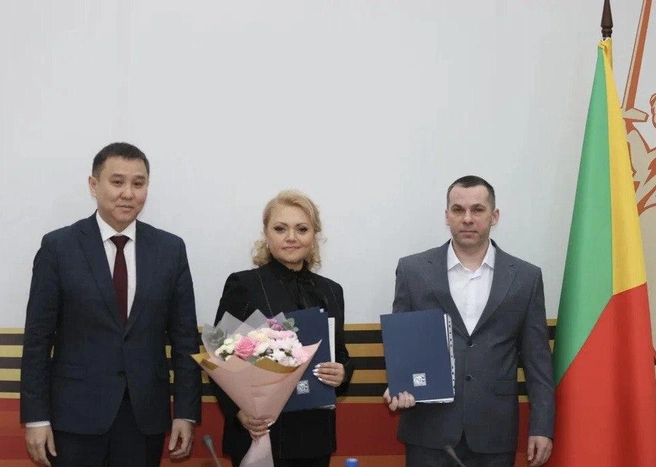 Награды получили не только продукты производителя, но и сотрудники компании — руководитель Ольга Вильская и заведующий производством Иван Александрович | Источник: «Забайкальское Застолье»