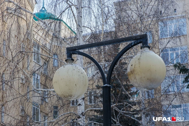 Плафоны надо бы помыть | Источник: Булат Салихов