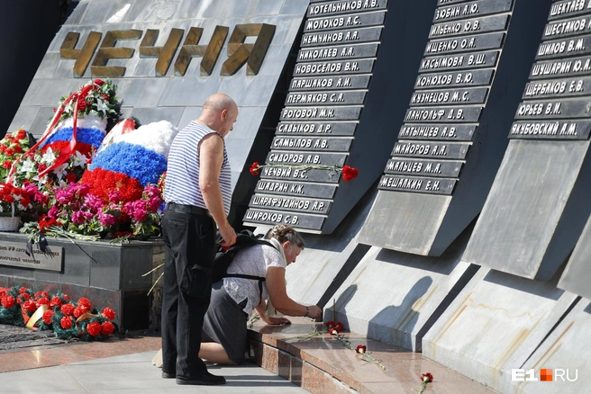День ВДВ в Екатеринбурге — как день памяти о погибших воинах | Источник: Владислав Лоншаков / E1.RU