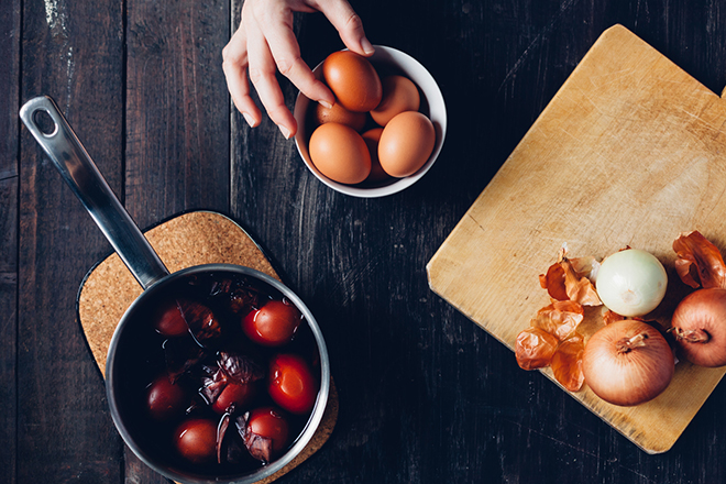 Как покрасить яйца на Пасху: 5 простых способов