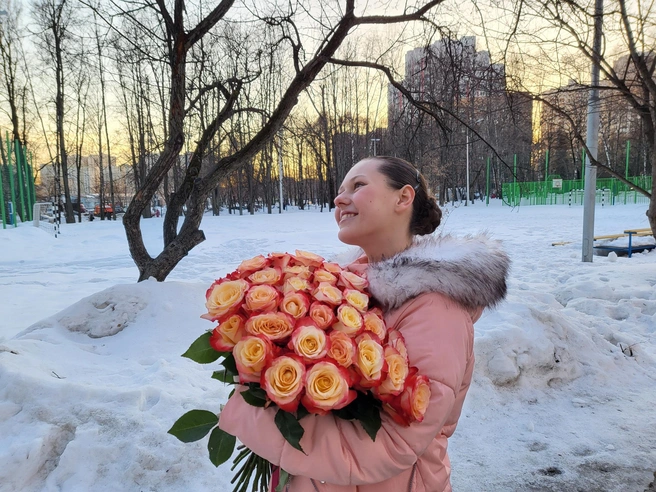 18-летняя дочь Марины Аполонской пошла по стопам матери и с младых ногтей работает на мэрию Москвы | Источник: Мария Аполонская / VK.com