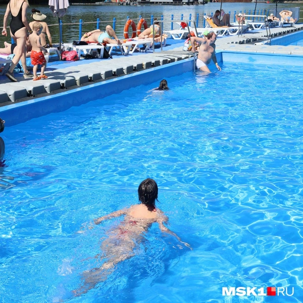 Отдыхающих на месте не так много | Источник: Артём Устюжанин / MSK1.RU