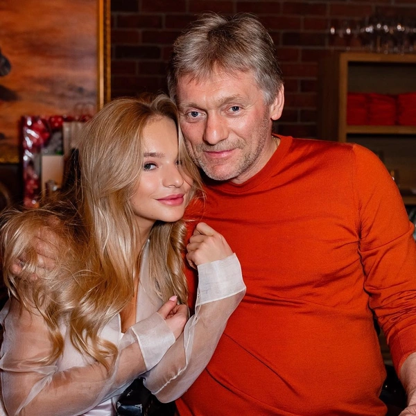 Елизавета с отцом Дмитрием Песковым | woman.ru