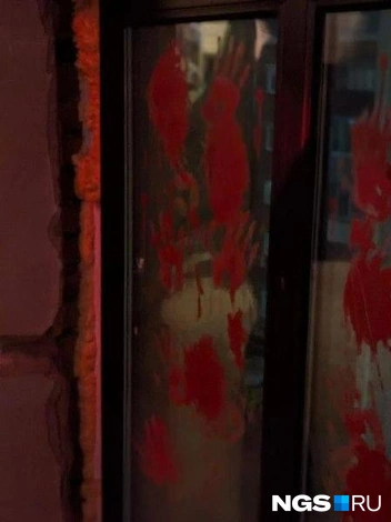 И обязательные кровавые следы | Источник: Алёна Золотухина / NGS.RU
