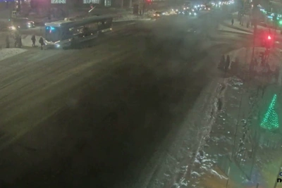 Near Cascade, trolleybus hits 12-year-old boy – accident video