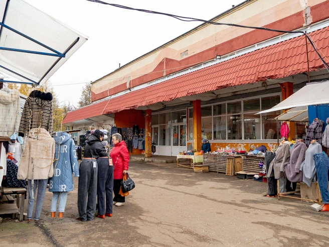 На открытой территории количество прилавков сокращается | Источник: Кирилл Поверинов / 76.RU