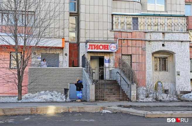 Тот самый магазин, в который можно выйти из подъезда | Источник: Ирина Тропина / 59.RU